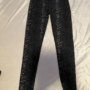 Chic Leopard Print Black Leggings